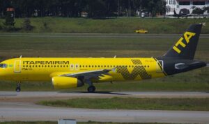 イタペミリンの飛行機（Itapemirim）