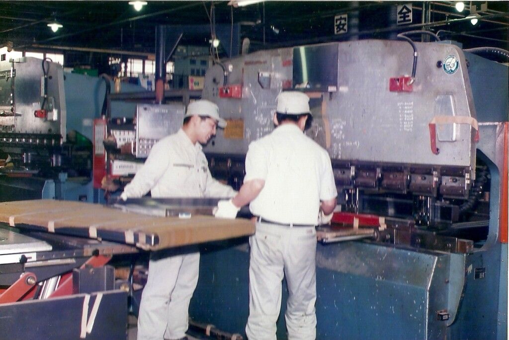 １９９４年５月、群馬県大泉町で働く日系ブラジル人労働者