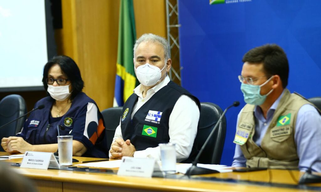 会見に臨むダマレス人権相、ケイロガ保健相、ロマ市民相（左から、Marcelo Camargo/Agencia Brasil）