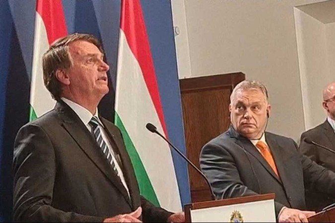共同記者会見するボルソナロ大統領とオルバン首相(crédito: Facebook)