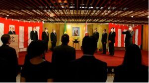 国歌斉唱の様子（文協デジタルより）