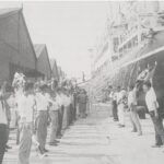 １９３１年横浜港からの出航。小谷和夫などを壮行する力行会員。主人公カ子さんはおそらくこの船に乗船した（アルゼンチン日本人移民史第一巻戦前編２５５ページ、小谷和夫氏提供）
