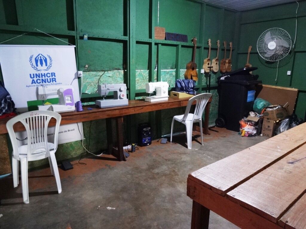 難民シェルターの縫製作業所