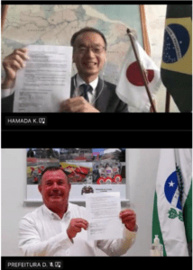 署名式の様子（在クリチバ日本国総領事館提供画像）