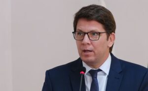 フリアス氏