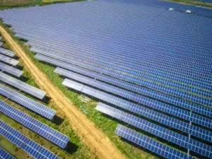 太陽光による大型発電所（Getty Images)