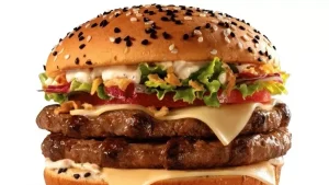 禁止になったブラジル・マクドナルドの新商品Mc Duplo Picanha（Imagem: Divulgação）