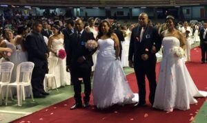 ミナスセンターでの集団結婚式（Claudinei Souza/DPMG)