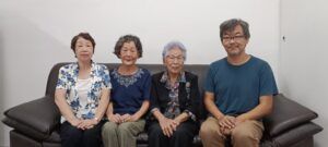 左から鈴木文子さん、児玉和代さん、吉田しのぶさん、松浦弘智さん