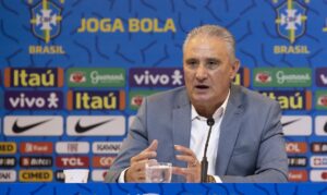 親善試合に参加する選手を発表するチッチ監督（Lucas Figueiredo/CBF)