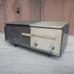 昔のラジオ受信機（参考写真）