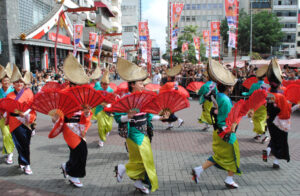 パレードの一部として予定されている阿波踊り