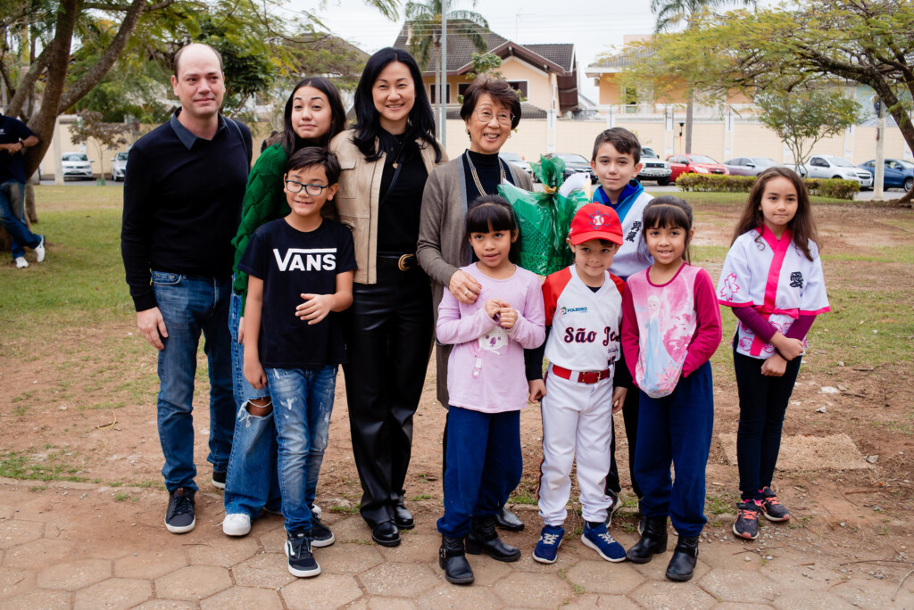 小島元副市長の家族と子供達（写真提供：Walter Hayashi）