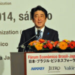 サンパウロ市で開催された日本ブラジル・ビジネスフォーラムで中南米政策を語る安倍首相（撮影＝望月次郎）
