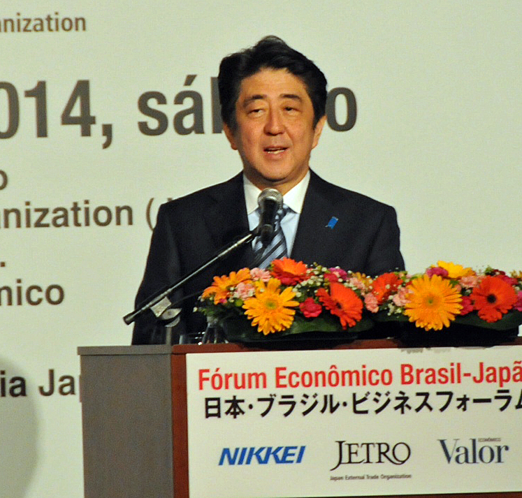 サンパウロ市で開催された日本ブラジル・ビジネスフォーラムで中南米政策を語る安倍首相（撮影＝望月次郎）
