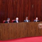 ８月３０日の選挙高裁（前列左から３人目が報告官のレワンドウスキー副長官、LR Moreira/Secom/TSE）