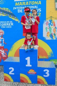 子供達の笑顔や未来を守れる選挙を（マナウス市での子供マラソンで、Antonio Pereira/Semcom）