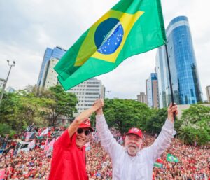 9日、ミナス州ベロ・オリゾンテでの政治集会でルーラ候補(Foto: Ricardo Stuckert)