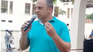 投票所周辺での違反行為で逮捕された１人のサンパウロ州ボカイナ市のマルコ・アントニオ・ジロ市長（Reproducao/Facebook）
