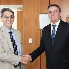 ジェフェルソン氏（左）とボルソナロ氏（Twitter）