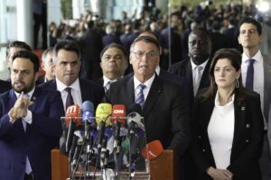 １日の記者会見でのボルソナロ大統領（Fabio Rodrigues-Pozzebom/Agência Brasil）