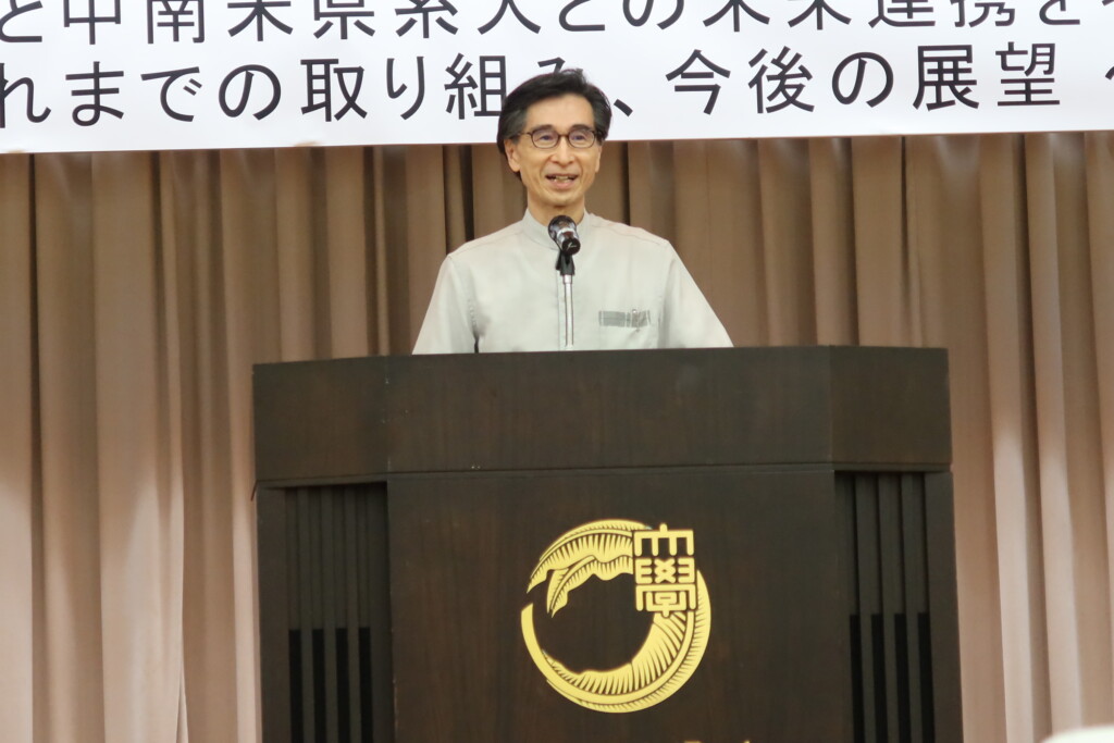 「県系人の支援のお陰で４年制総合大学としてスタートできた」と感謝する西田学長