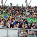 ブラジル国旗をあげる参加者の皆さん