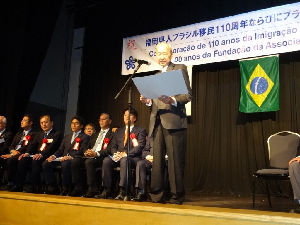 あいさつする南会長