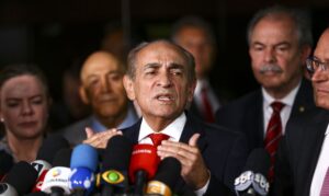 予算案報告間のカストロ上議（Marcelo Camargo/Agencia Brasil）