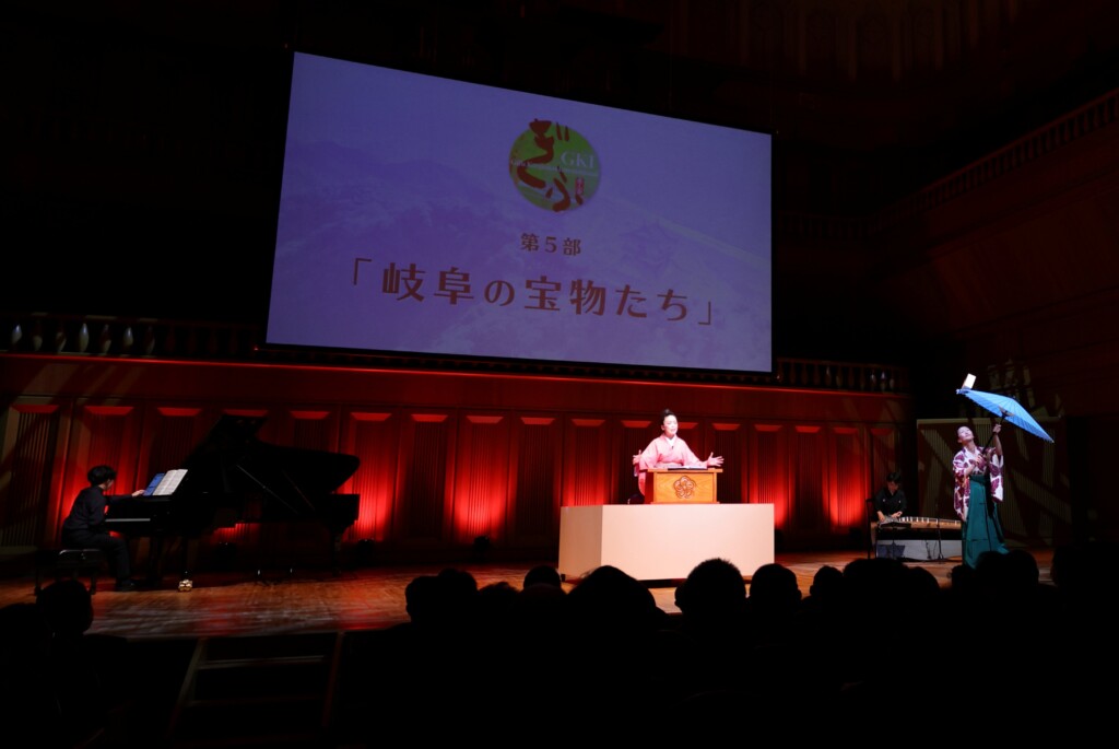 記念公演でコラボする講談師の神田さん（中央）ら