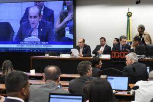 予算案報告官のマルセロ・カストロ上議（上下両院合同予算委員会にて、Geraldo Magela/AGencia Senado）