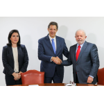１２日のガイドライン発表時に（左からテベテ企画予算相、ハダジ財相、ルーラ大統領、Fabio Rodrigues-Pozzebom/ Agência Brasil）