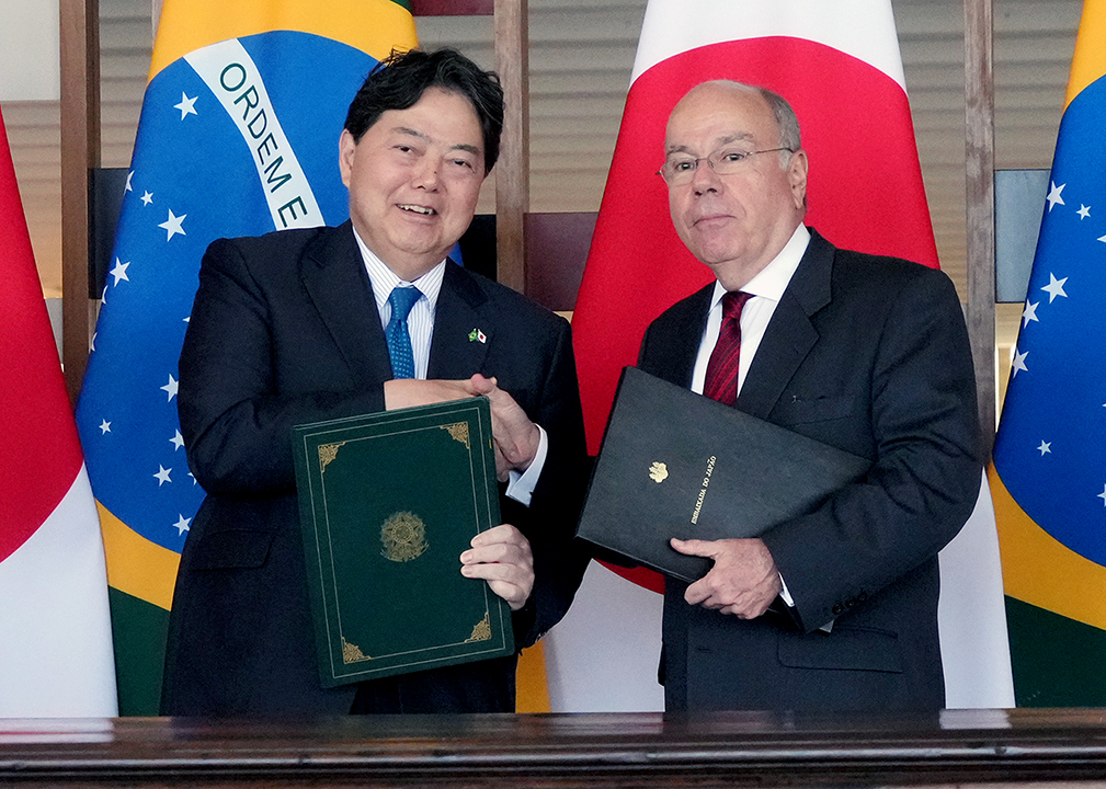 左から林芳正外務大臣とマウロ・ヴィエイラ外務大臣（外務省提供）