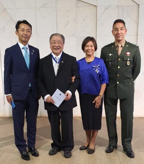 林禎二大使、二宮正人さん、藤田マリア・リガヤさん、二宮マサキさん（左から）