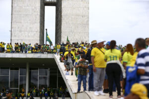 連邦議会を占拠した前大統領支持者達（Marcelo Camargo/Agência Brasil）