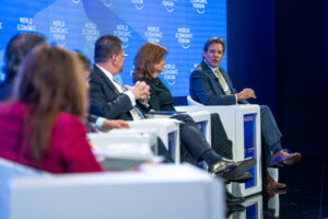 ラ米諸国とのパネル討論会でのハダジ氏（World Economic Forum / Boris Baldinger）