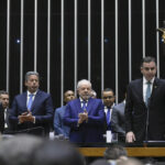 １日の両院議長の就任式の様子、左からリラ下院議長、ルーラ大統領、パシャッコ上院議長（Foto: Edilson Rodrigues/Agência Senado）