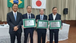 西森ルイス連邦議員、濵田啓治総領事、ミヤモト・イワオさん、吉井篤さん(左から)