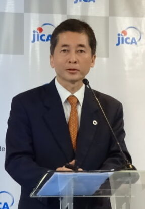 挨拶する江口所長