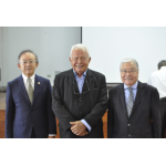 左から吉広ロベルト前会長、重田エルゾ新会長