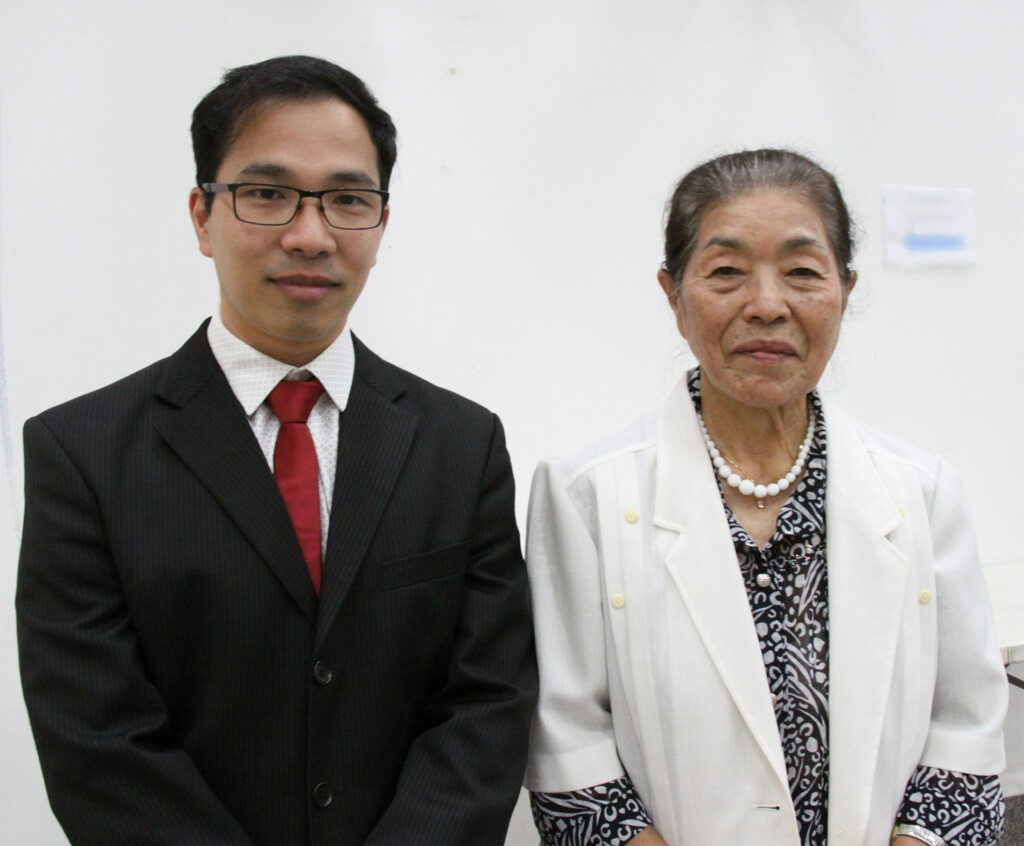 高良新会長（左）と城間前会長