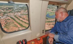 就任１００日と中国訪問の直前にマラニョン州の被災地を訪問したルーラ大統領（Ricardo Stuckert/PR）