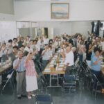 ２００７年、元気よく乾杯するウニオン会の皆さん（石井さん提供）