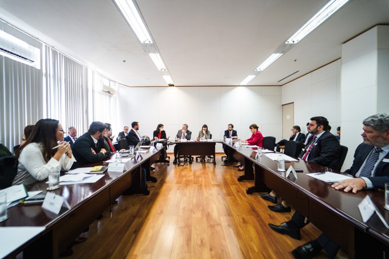 ９日の会議の様子（９日付政府公式サイトより）
