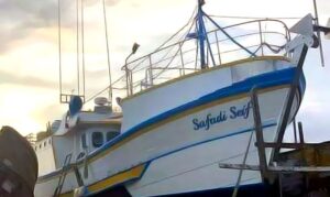 サンタカタリーナ州沖で難破したマグロ漁船（Instagram/Safadi Deif）‘