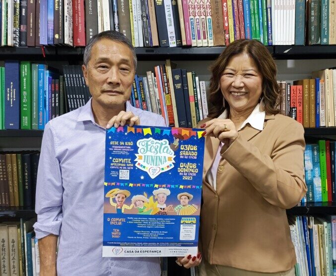 編集部を訪れた佐藤コーディネーターと下本会長（右）