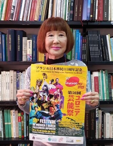 編集部を訪れた楠本留巳さん