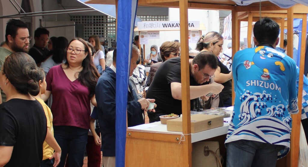 静岡県人会の屋台販売の様子