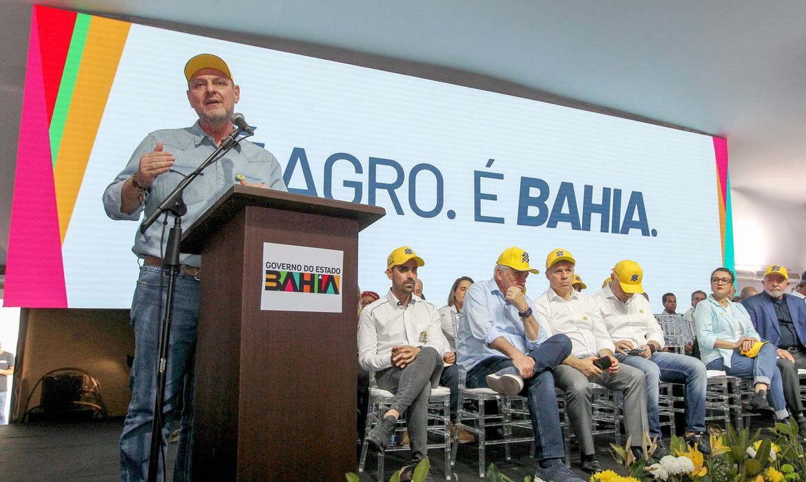 農業支援について説明するファヴァロ農相（©Jose Souza/GOVBA）