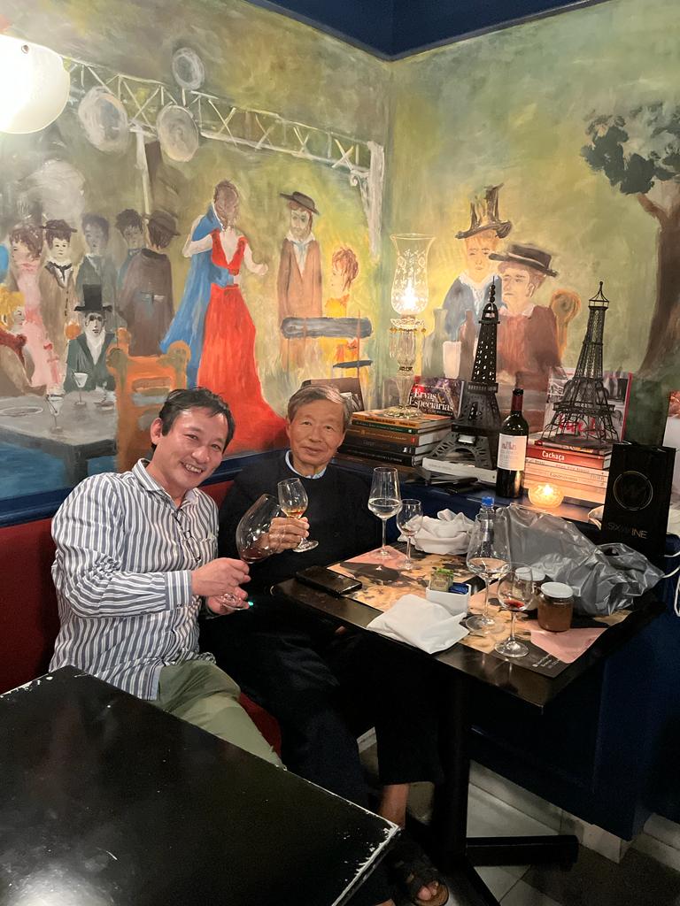 大野さんと岩崎透さん（大野さん提供）